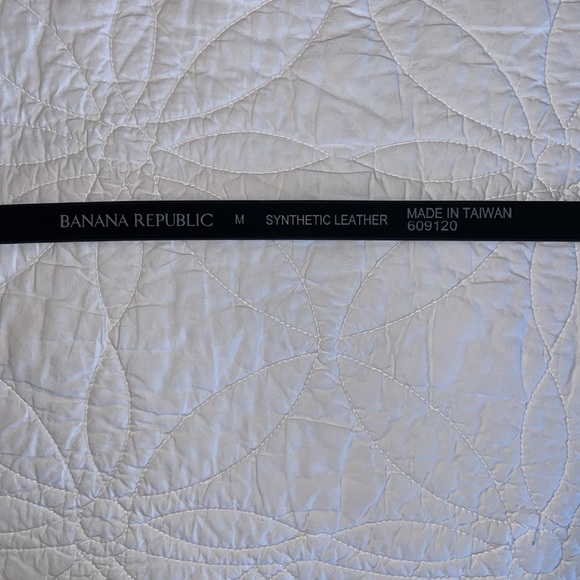 Banana Republic black leather belt, size medium - Picture 4 of 5